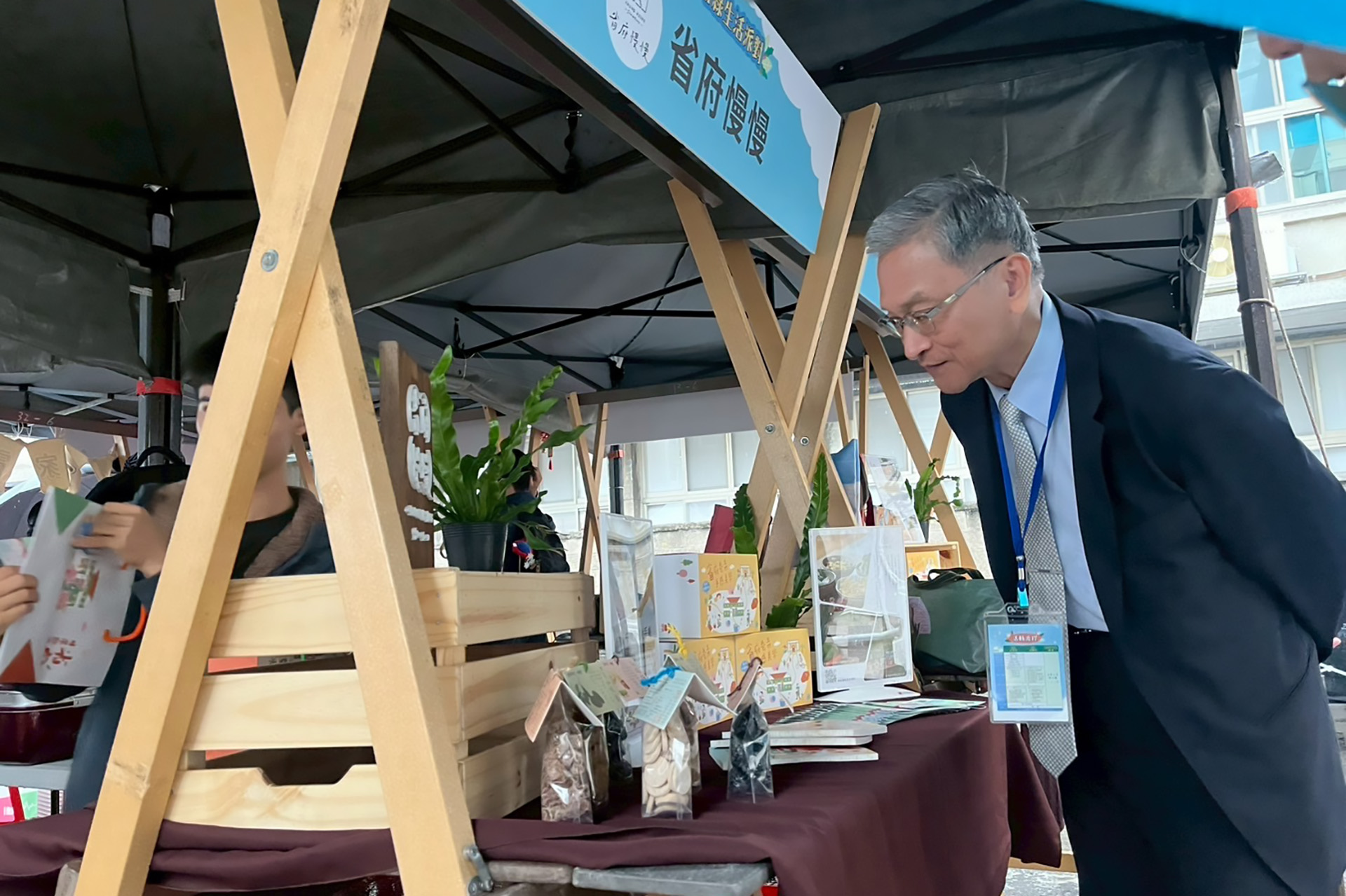 葉俊宏次長參觀攤位