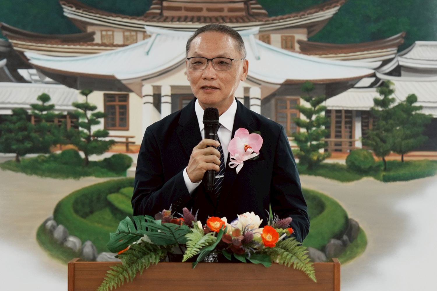 慈濟慈善事業基金會執行長顏博文表示,我們是以「蓋中繼屋」的速度做「永久屋」的重建。