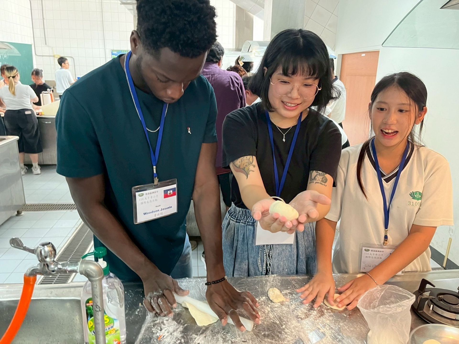 不分你我,一起動手做美味的水煎包。