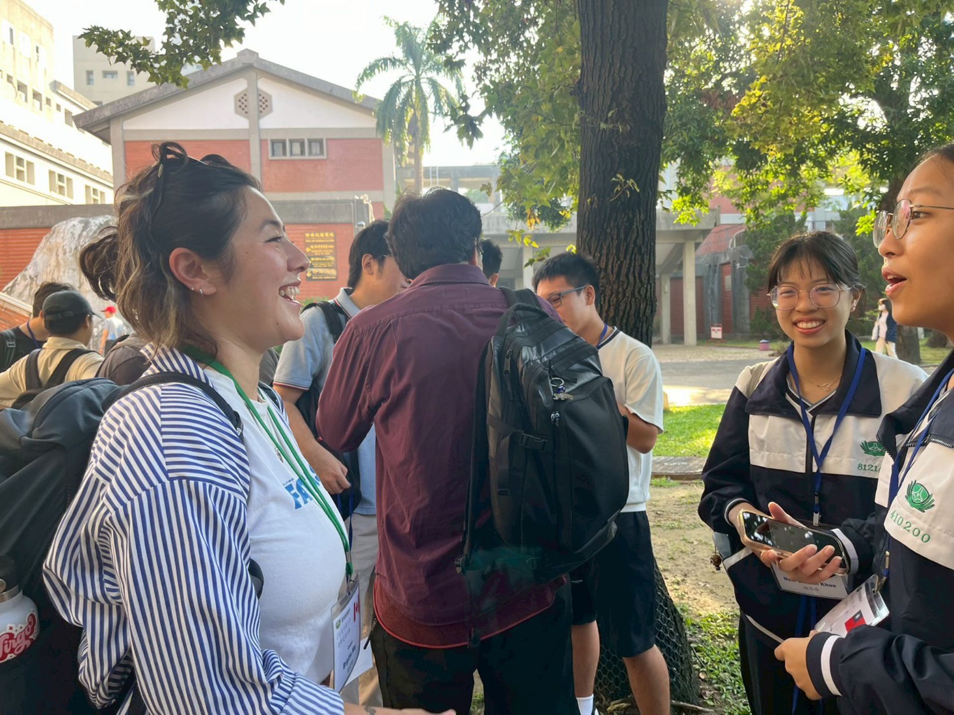 交流大使與成大外籍生相見歡。