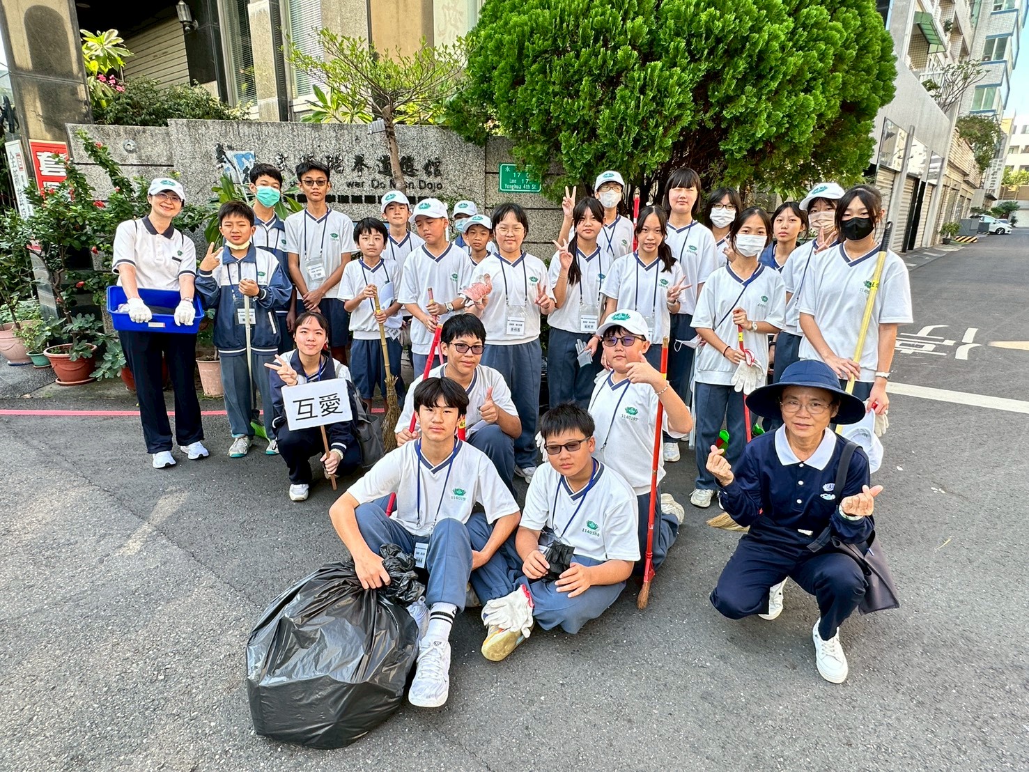 臺南慈中的學生用最真誠的行動回饋社區，用服務替校慶暖身，也替城市加分。