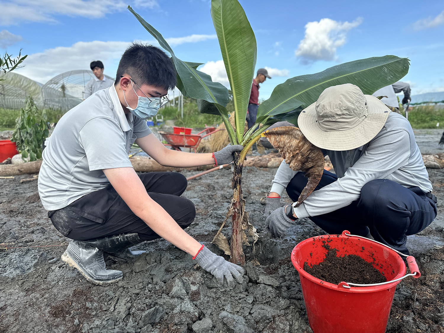 透過跨域課程與在地合作,陪伴學生以知識回應地方需求,以行動形塑更具韌性的未來。