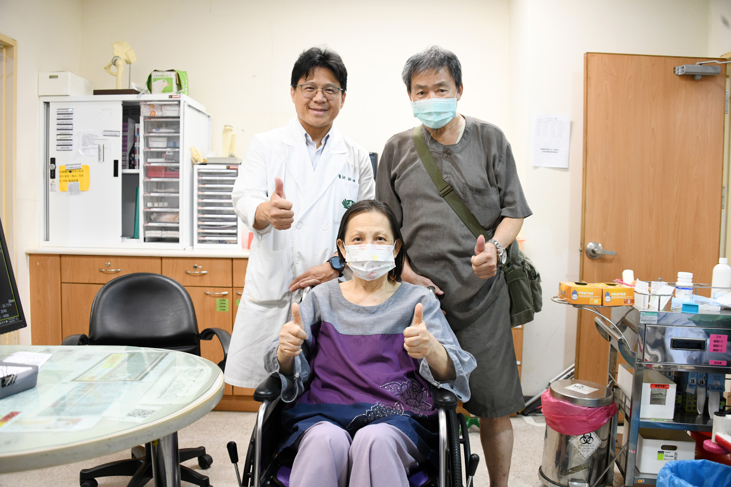 骨科謝明宏與任老師合照。