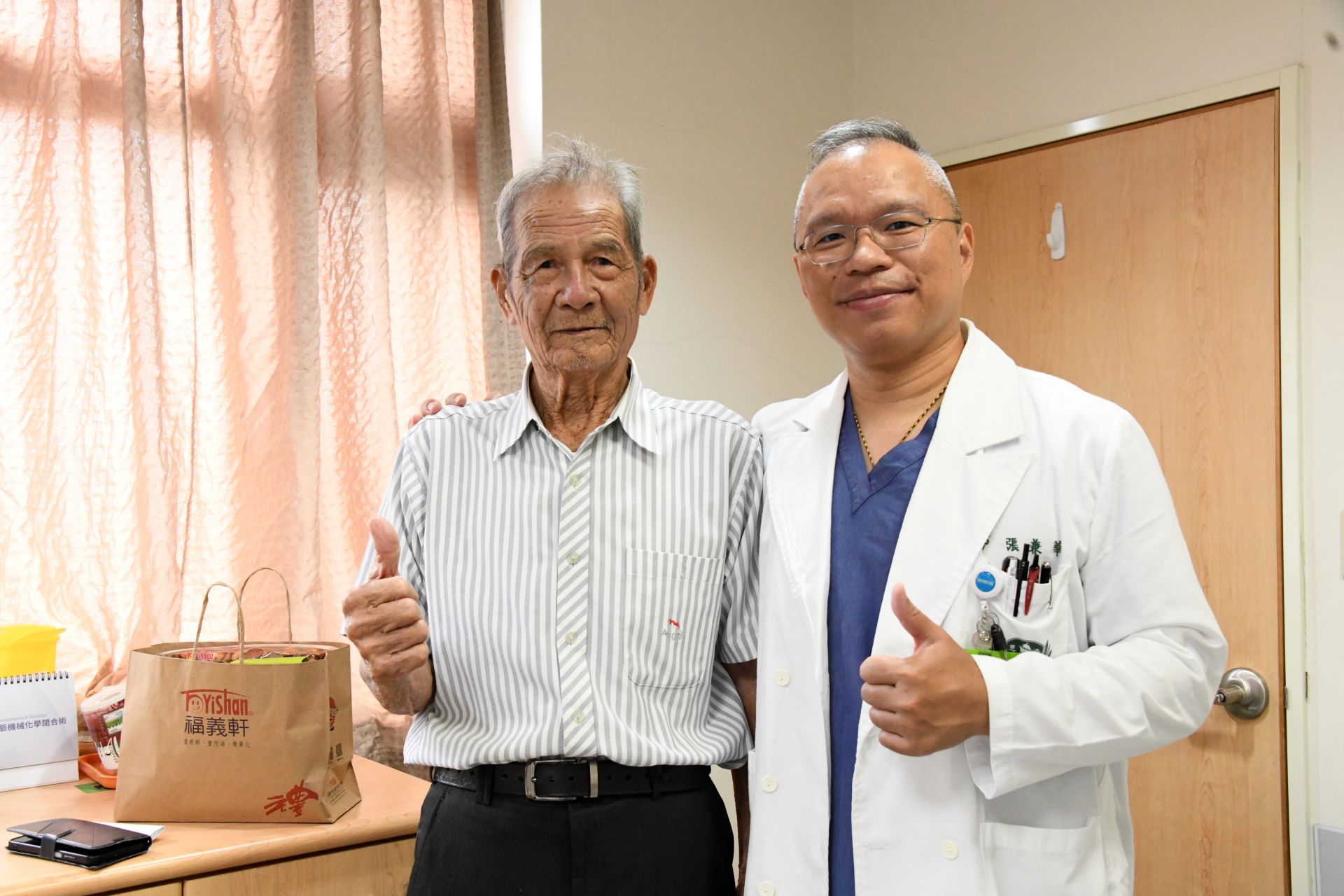 尤伯伯對張兼華主任醫術讚賞有加。