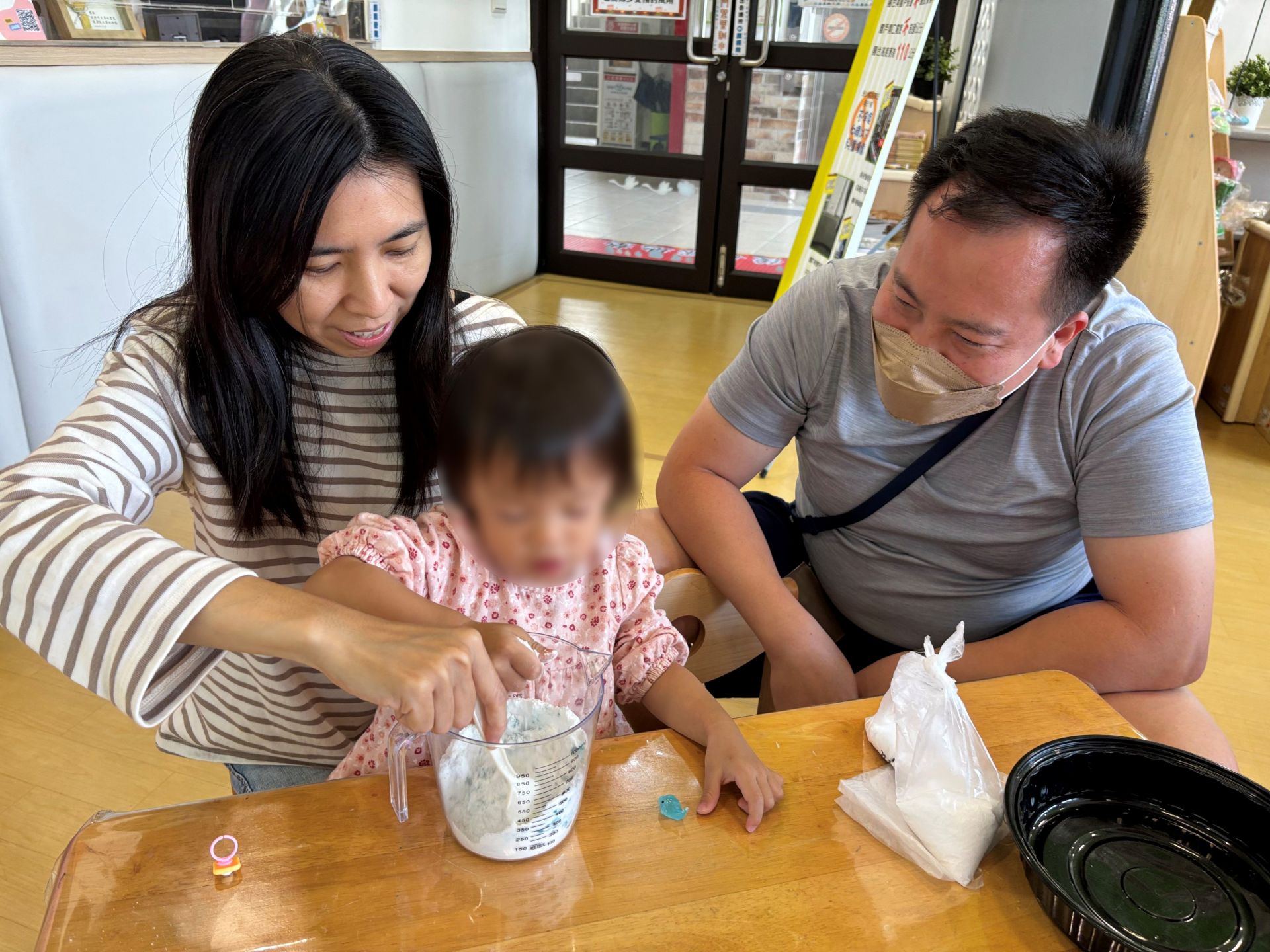 製作過程中，除了增加親子間的互動，也培養出信任與默契