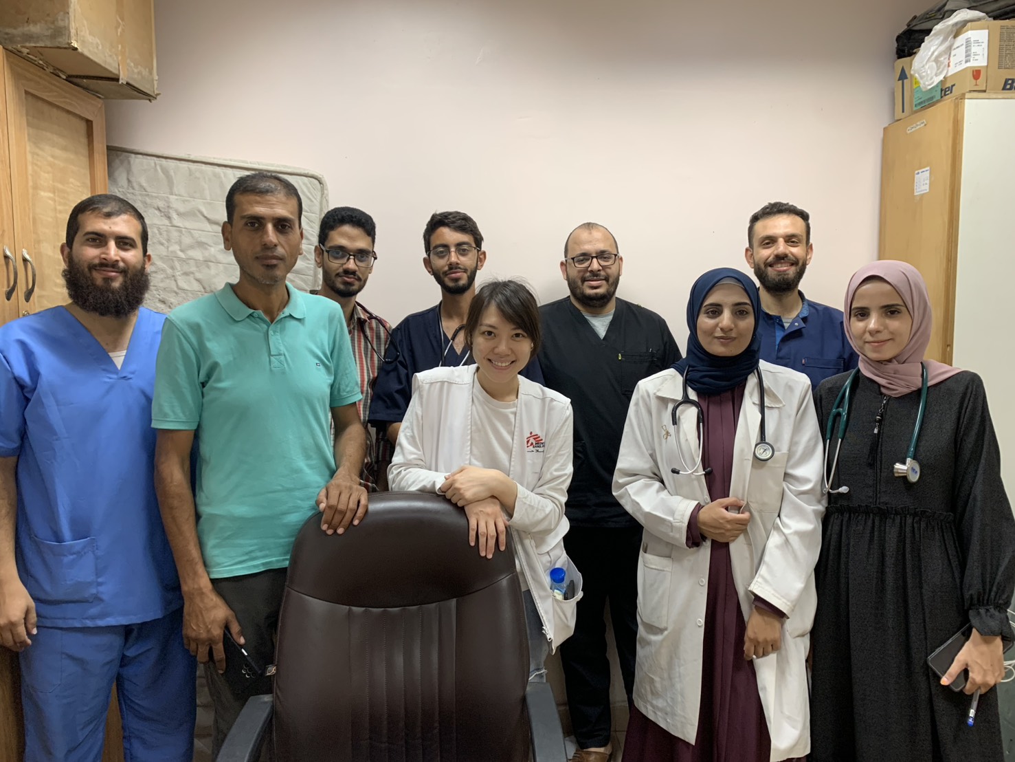 台灣急診科醫師郭郁欣於2025年8月至9月參與無國界醫生任務，赴加薩阿克薩醫院服務。