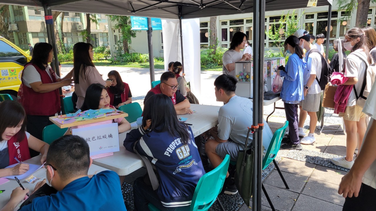 張老師-笑吧-校巴-校園心理輔導計畫服務