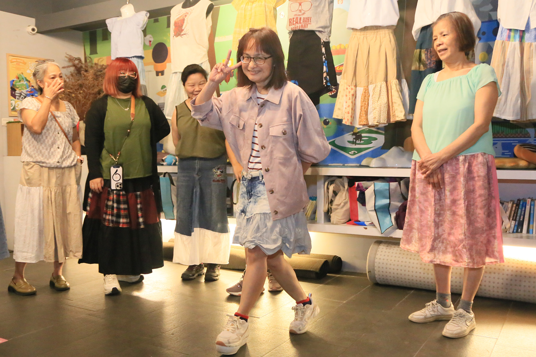 小芊媽媽（中立者）接受布藝訓練不僅學習專業技能，也變得更有自信