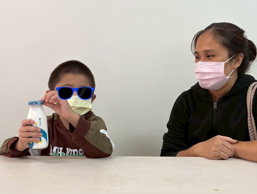 台灣世界展望會攜手羊奶大廠,提供部落孩童每日高鈣羊奶,一年後孩子平均長高 3 公分,營養補給率達 100%。(台灣世界展望會提供)