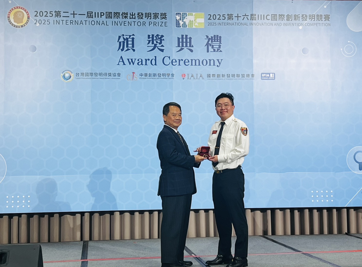 火鳳攻擊包~高雄市政府消防局陳武記隊員、宋明哲技士~金牌（本照片為陳武記隊員）