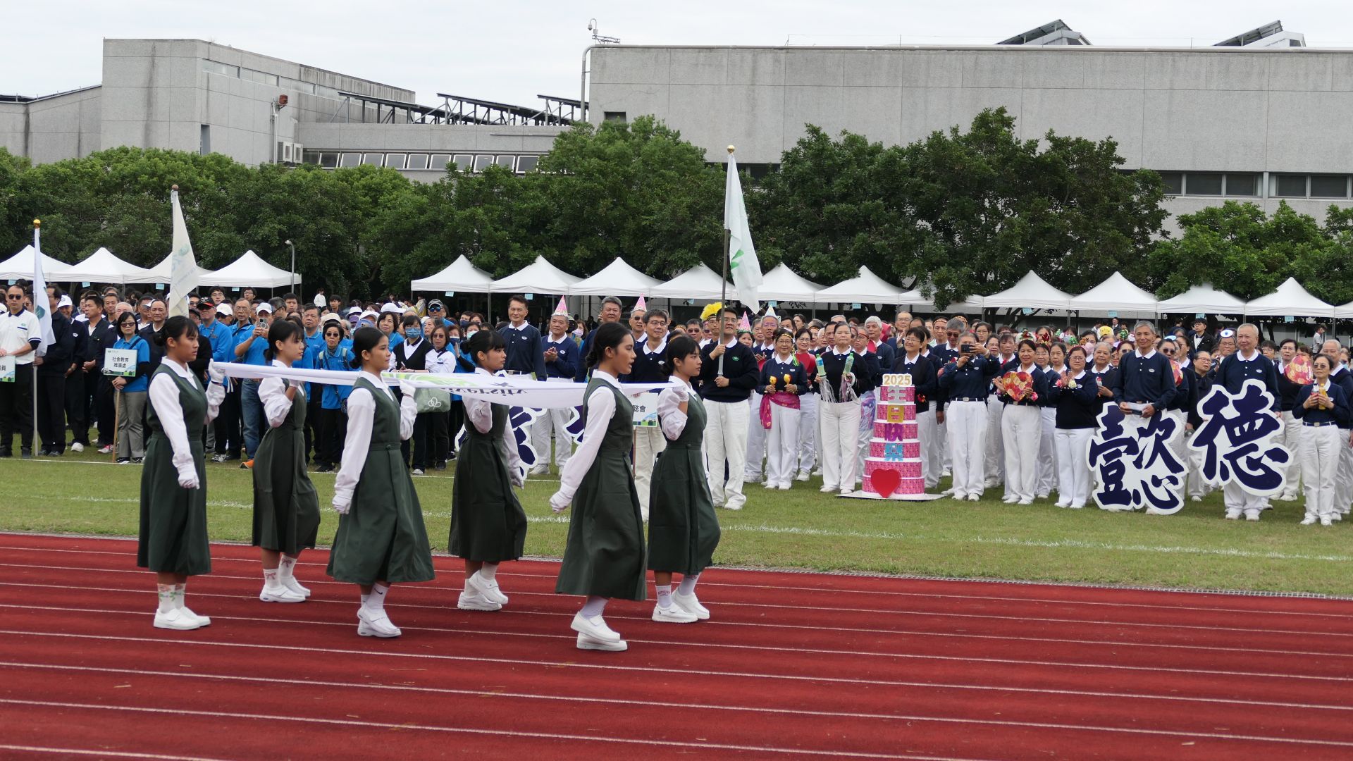 儀隊和掌旗官由五專部學生獨挑大樑