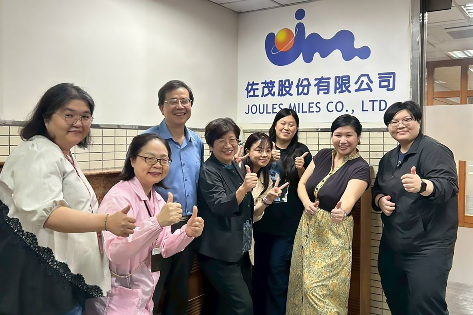 佐茂董事長與總經理攜手高階主管，共同打造更友善的職場環境，讓弱勢家庭的孩子在企業中被看見、被支持。