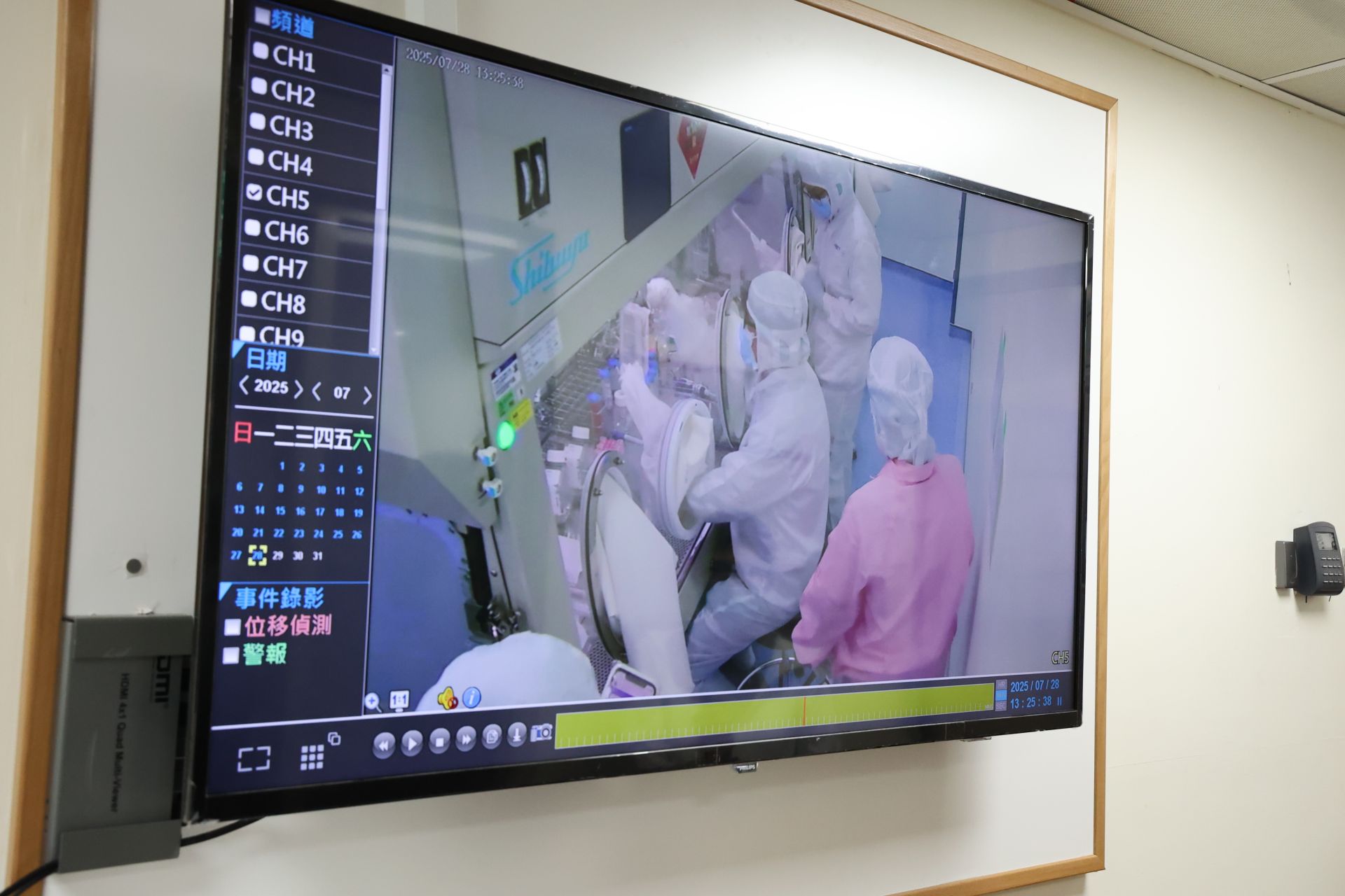 價值高達三千萬的「手套箱」，是全臺灣第一個通過衛福部查核使用的細胞研製設備，一次產出可達四千五百萬顆幹細胞，具有快速且穩定的產能。