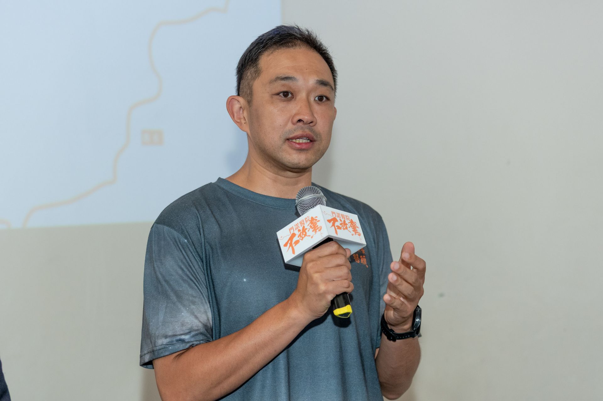 門諾醫院發展部連竟堯主任透過數據揭示偏鄉醫療缺口，呼籲社會各界攜手支持資源下鄉。