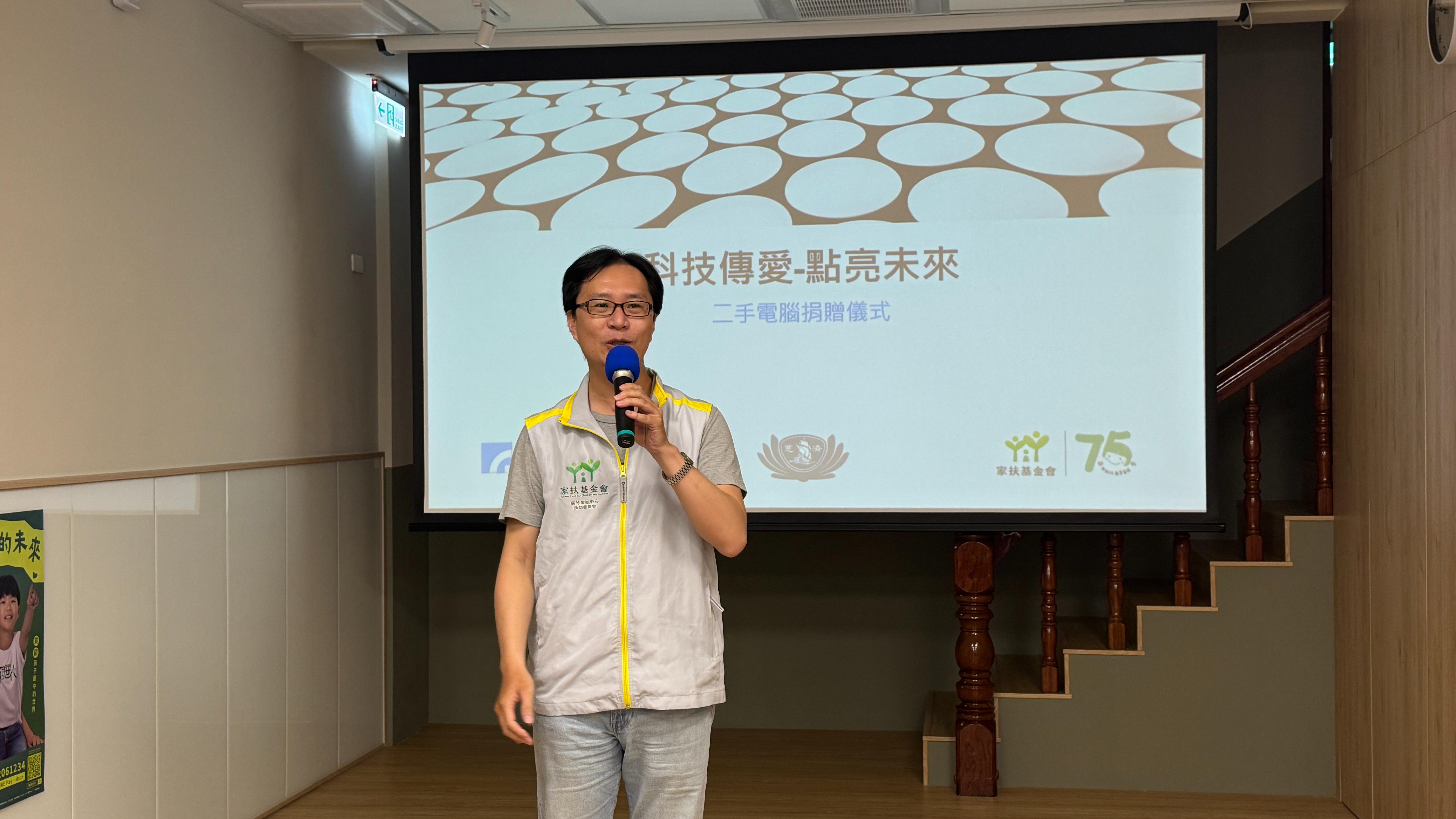 家扶諮詢委員林元偉看到這種延續物命的作法，感到非常高興，對慈濟志工把它們整理得這麼好，心中充滿感恩。