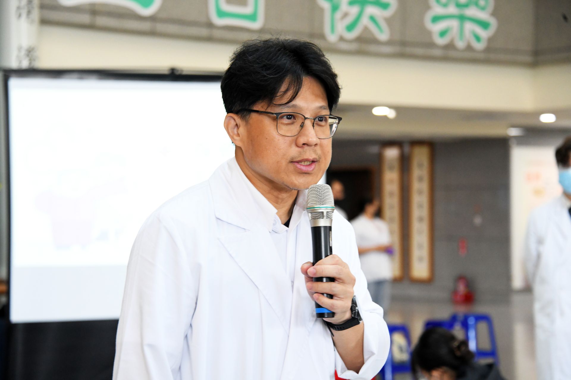 骨質疏鬆症防治中心主任謝明宏表示，呼籲要養成良好飲食與運動習慣。