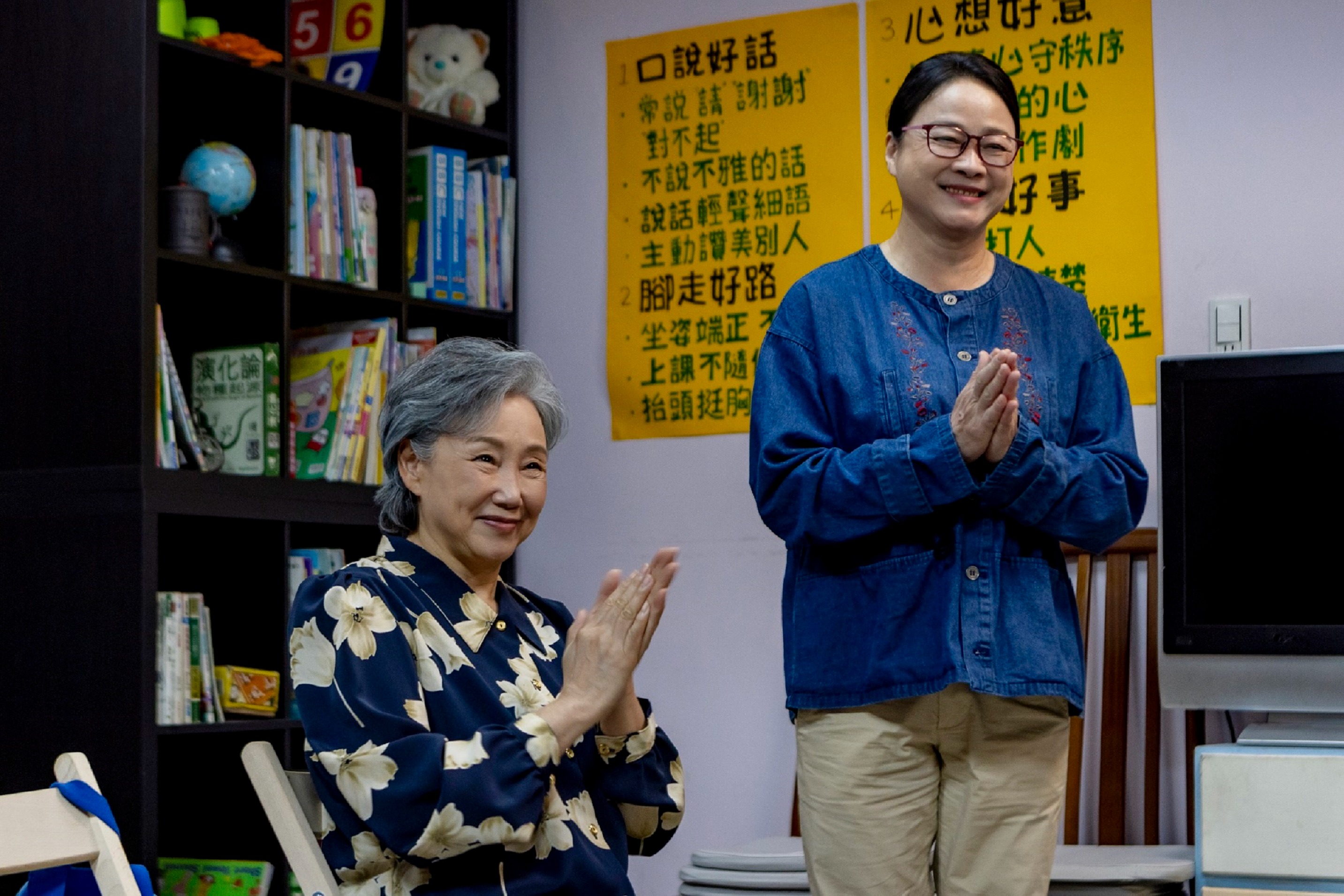 陳季霞在飾演訪視志工「靜慧」，在劇中全力支持陸小芬。