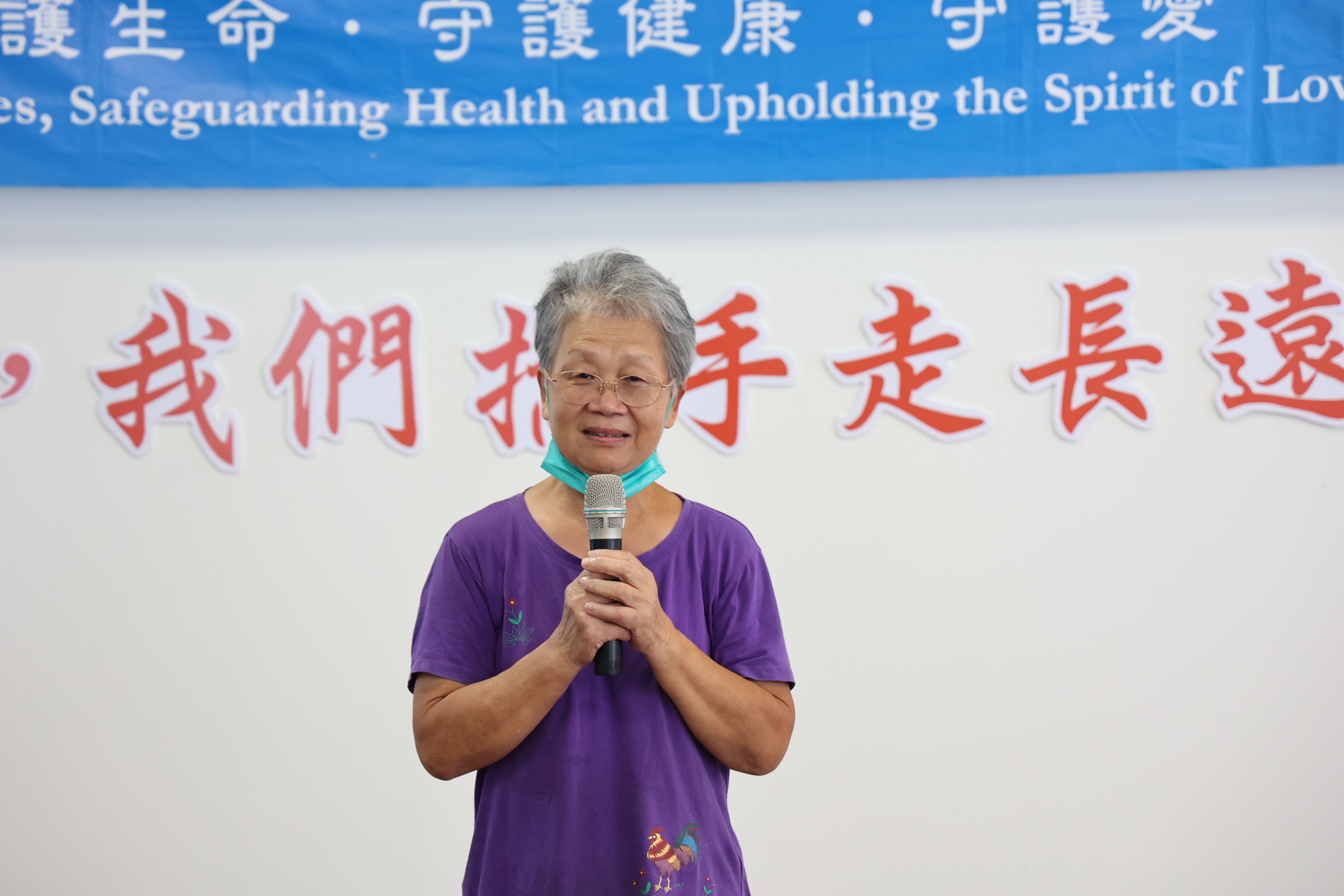 林翠蘭感恩醫療團隊幫她恢復家園，照顧她的身心，她沒有禮物可以送給大家，但會努力的康復好好生活，來回報給無私付出愛給她的眾人。