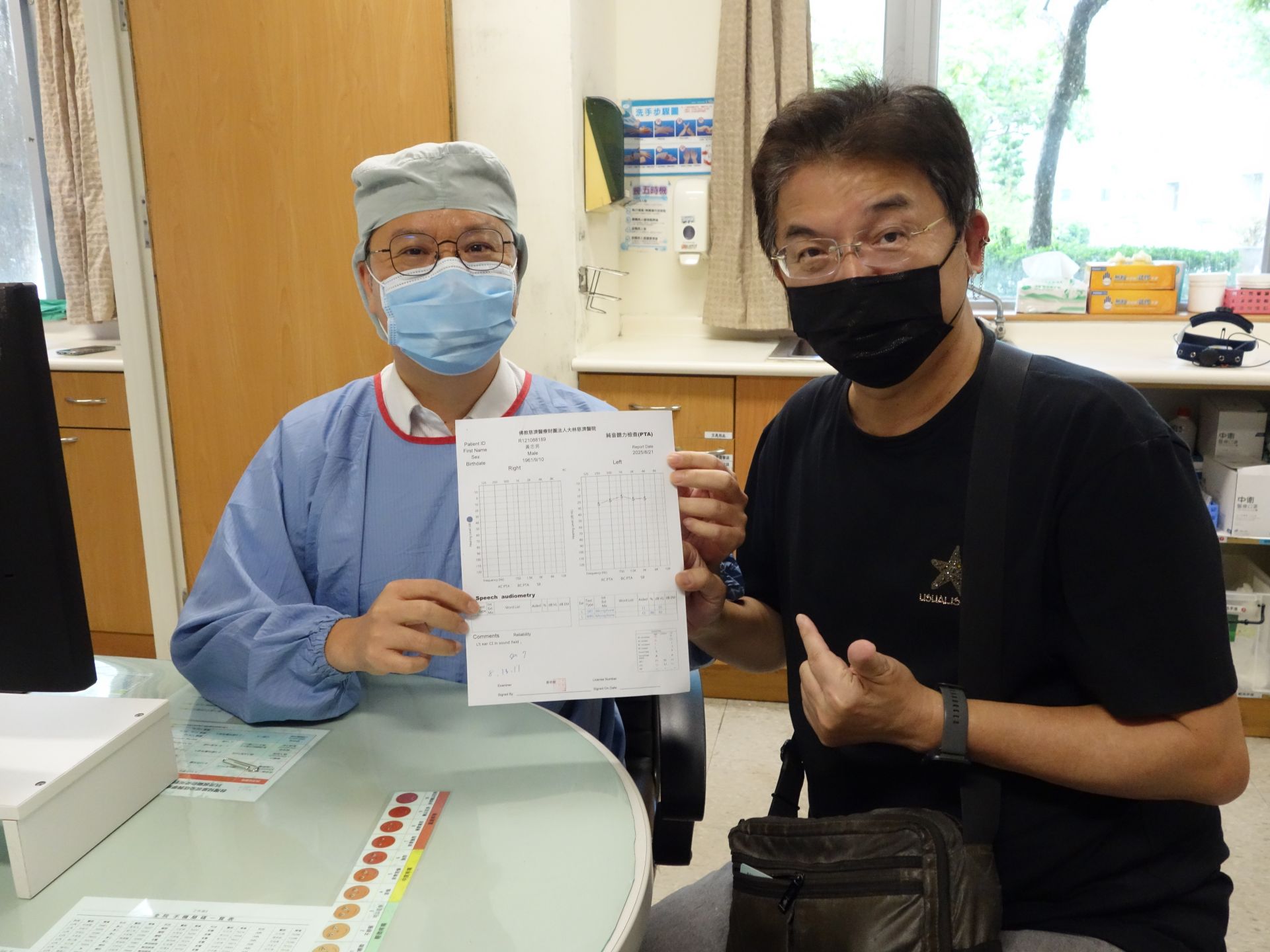 曾任半導體光電儀器貿易高管的黃先生，因左耳突發性耳聾輾轉求醫仍無效，五年後，黃先生右耳也開始出現聽力退化。