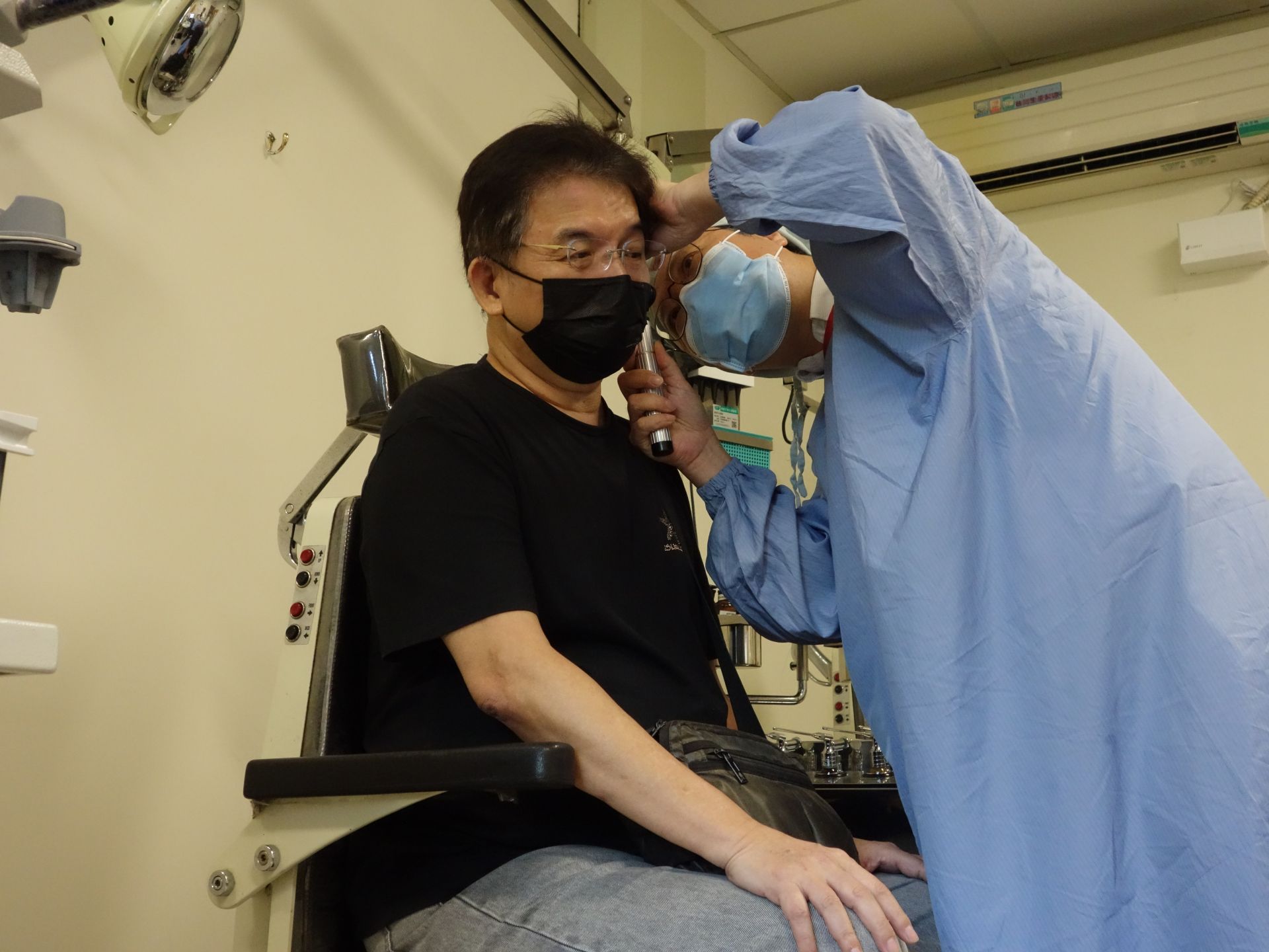 黃先生回診時檢查恢復狀況一切良好。