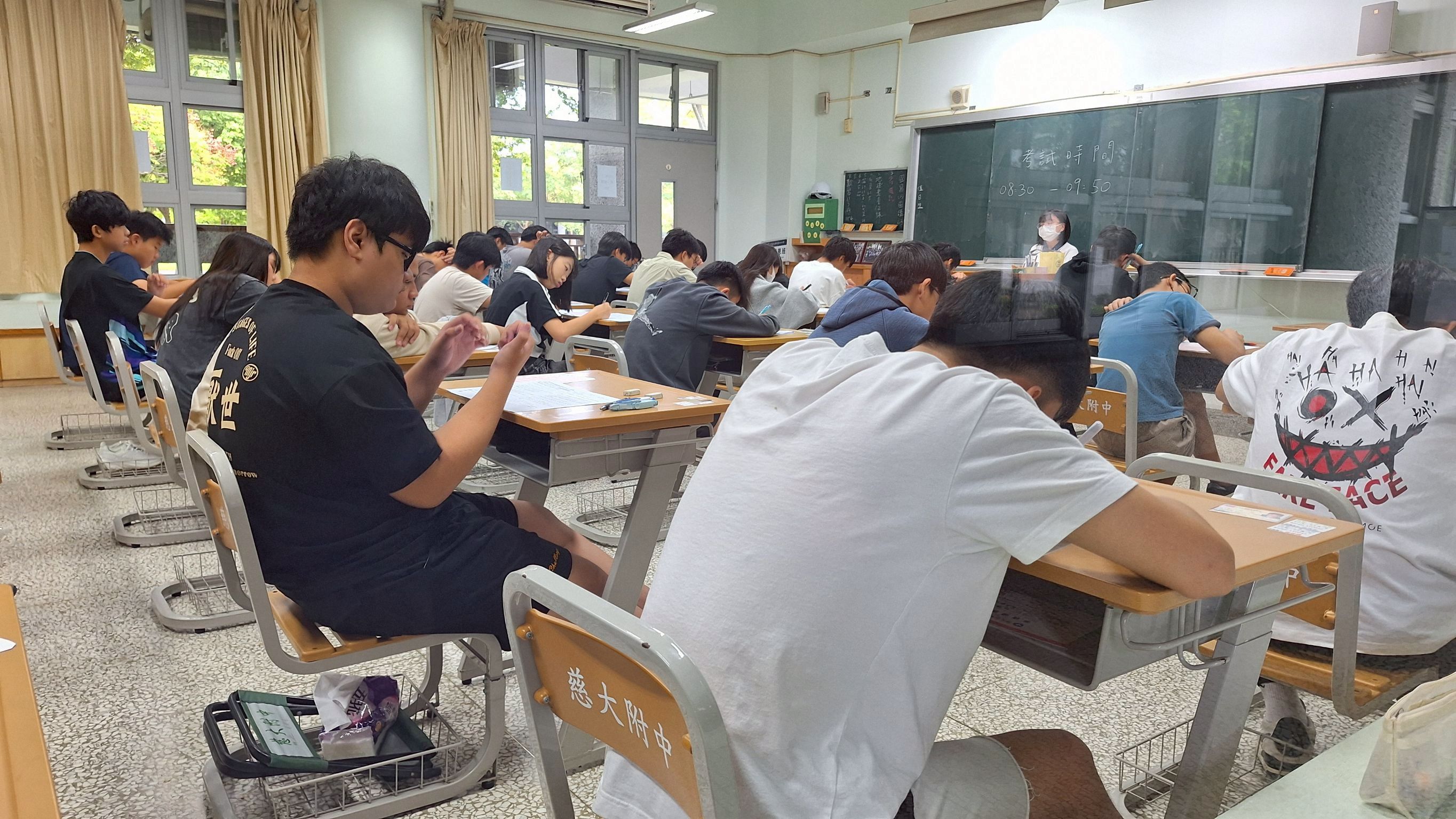 試場井然有序，到考率達94.24。