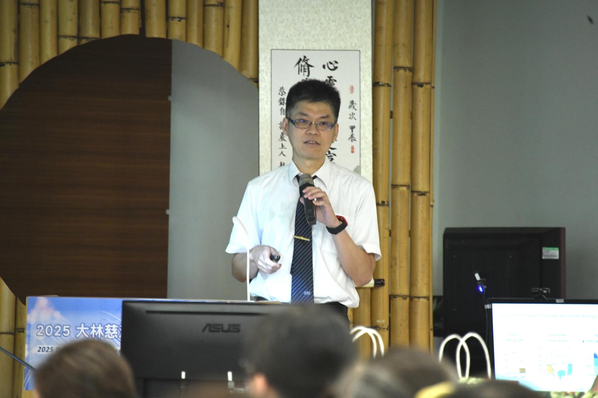 內科部曾志偉主任分享換水式大腸鏡技術