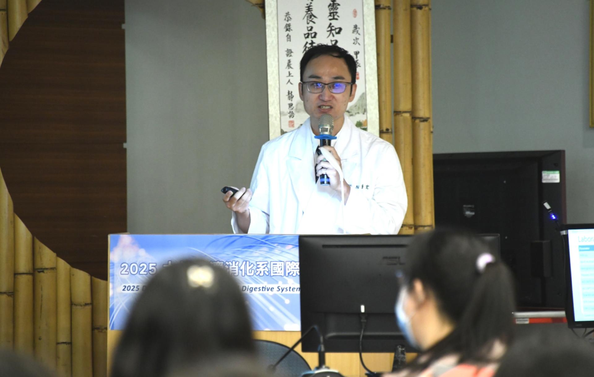 大林慈濟醫院柯秉宏醫師分享內視鏡治療壞死性胰臟炎的臨床經驗