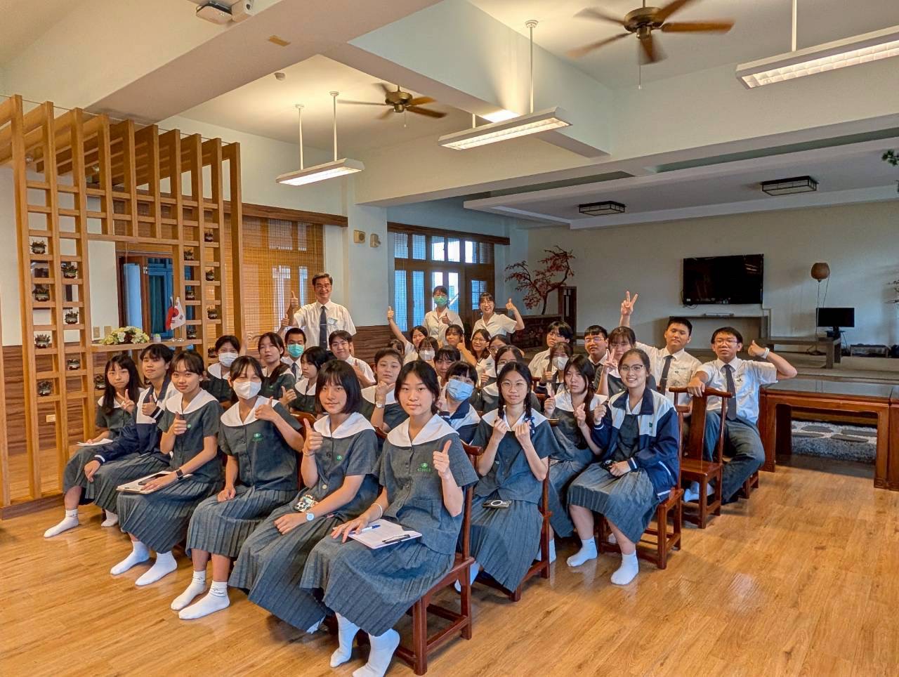 姚智化校長百忙中特別來跟同學勉勵。