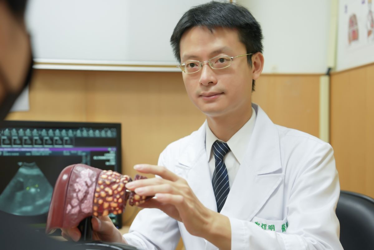 鄭煜明醫師看診示意圖。