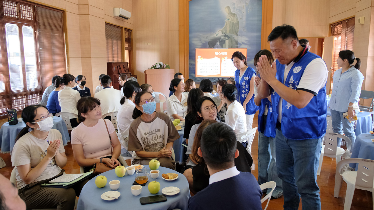 新任家長會長黃乙原藉由此次共識會與各志工認識交流。