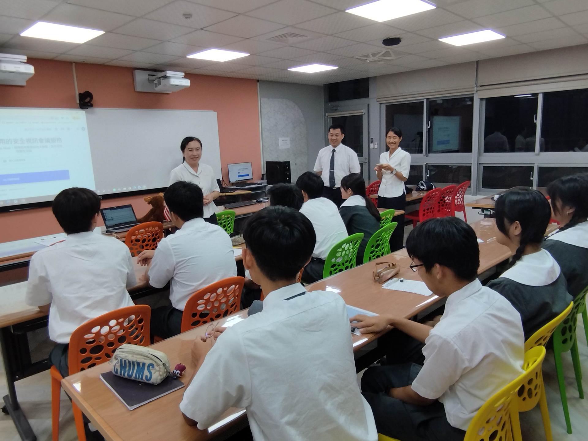 慈大附中廖逸貞校長期勉雙聯學位的新生