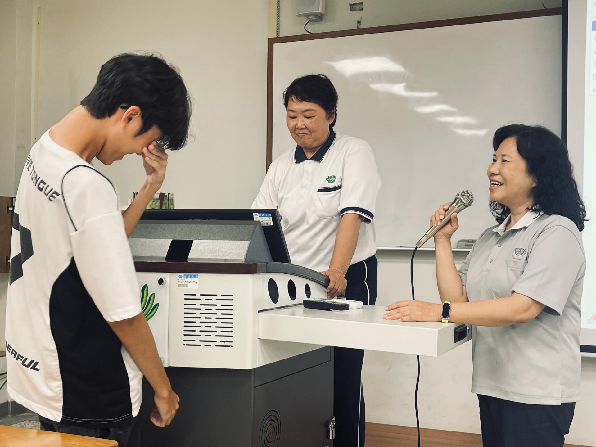第三人生大學學生侃侃而談，完勝年輕學子