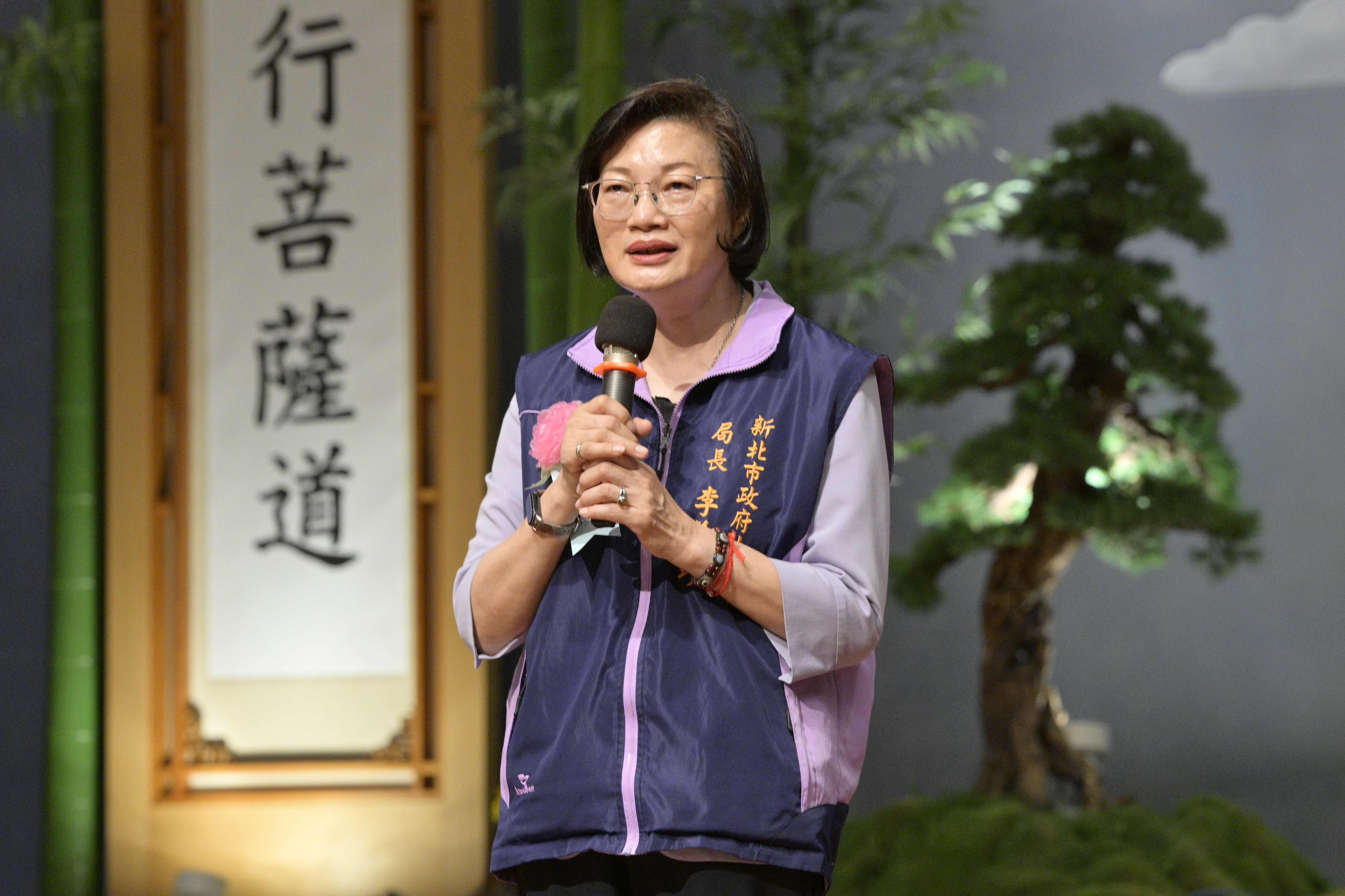 新北市社會局長李美珍出席致詞，肯定慈濟長年助學的愛心行動，並祝福孩子們以知識翻轉命運，展現更卓越的未來。
