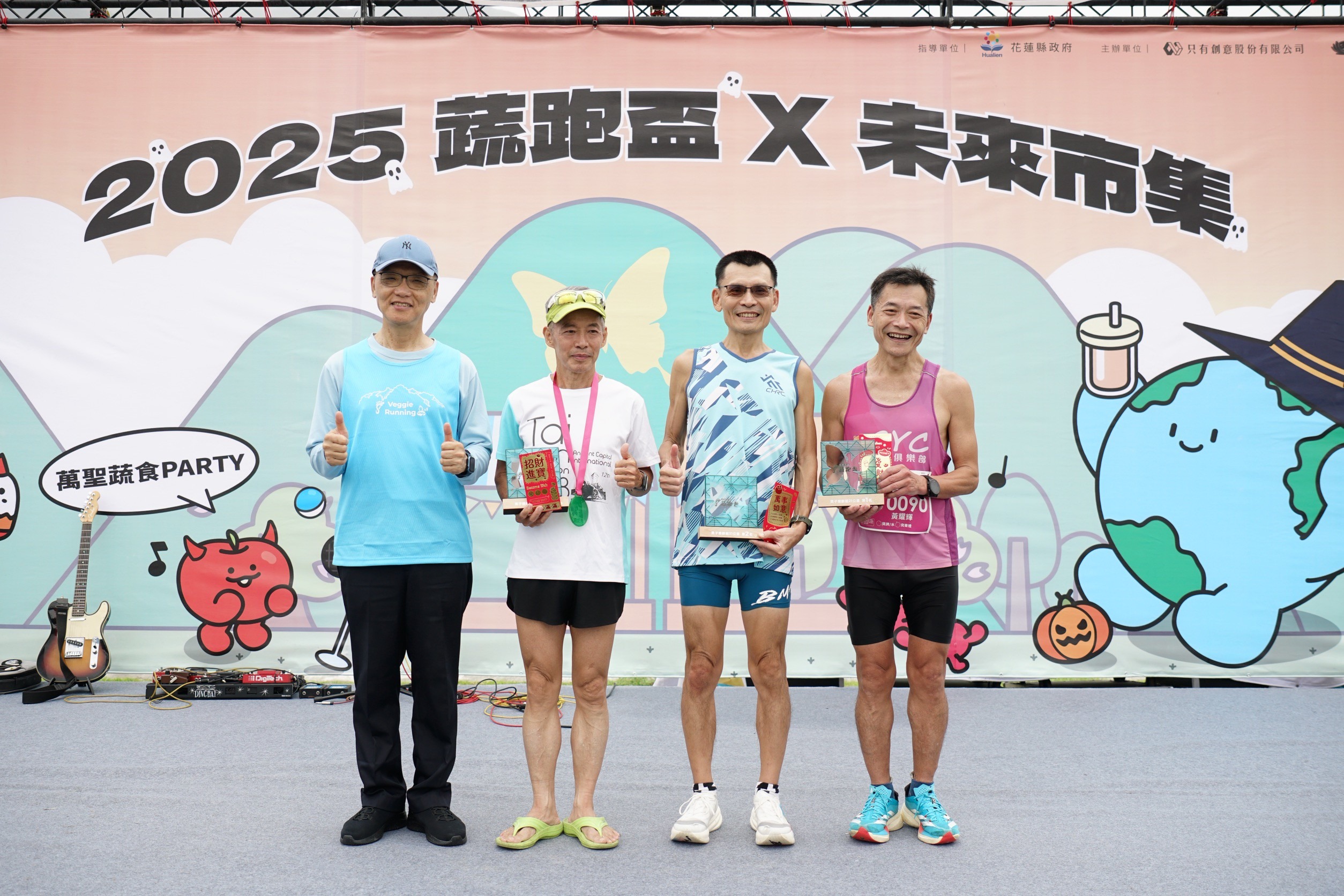 2025年「蔬跑盃」男子樂齡組21K前3名。(攝影：吳孟恩)