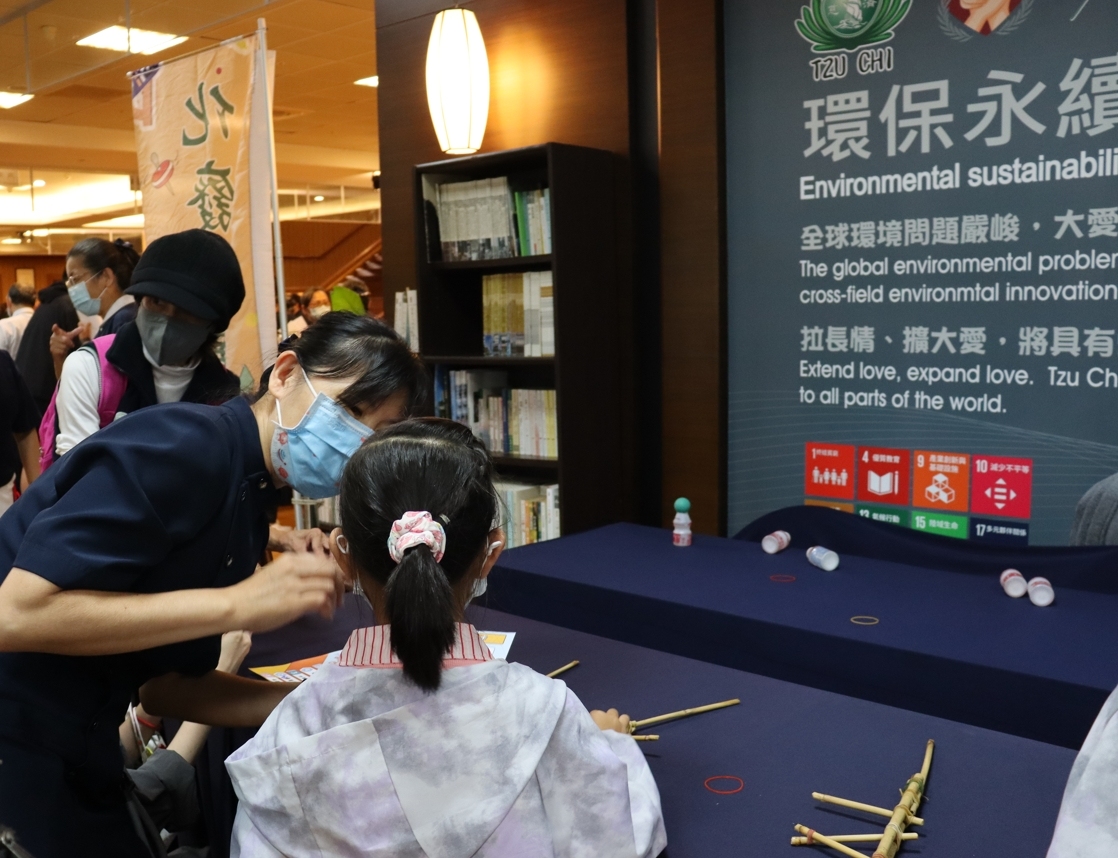 活動透過闖關遊戲，向學子們傳遞環保永續的觀念。