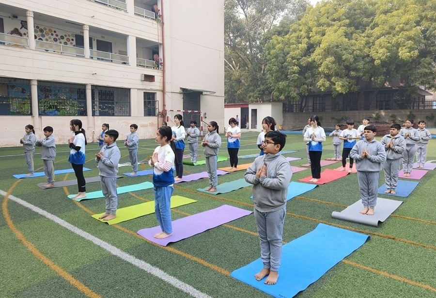 新竹縣立東興國小印度行,學生一同體驗印度瑜珈力與美。