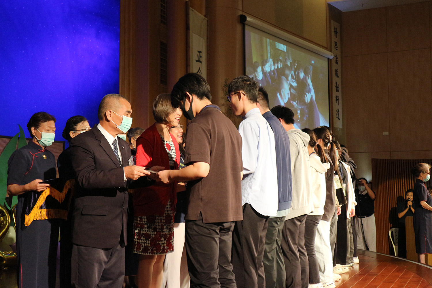 基隆區慈濟新芽獎學金25日(六)下午假基隆靜思堂舉行,計191位學子獲獎,包含基隆區、新北汐止區、新北萬里區等多校學子。