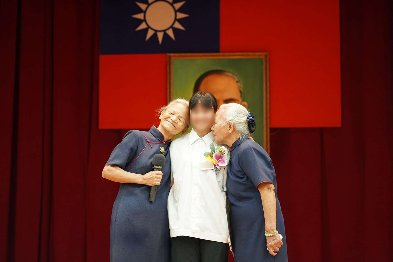 女學生說我的成就,不單單屬於我,更屬於所有師長、親友,以及在座的慈濟師姑師伯們。您們不是替我跑,卻永遠在終點等我衝線。