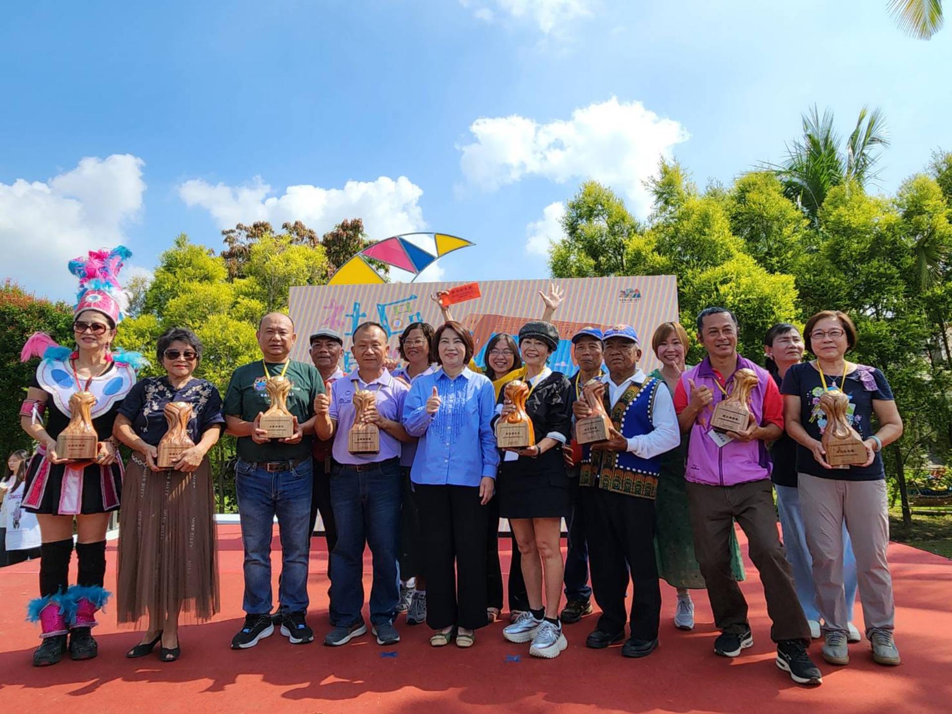 周縣長表揚優秀社區