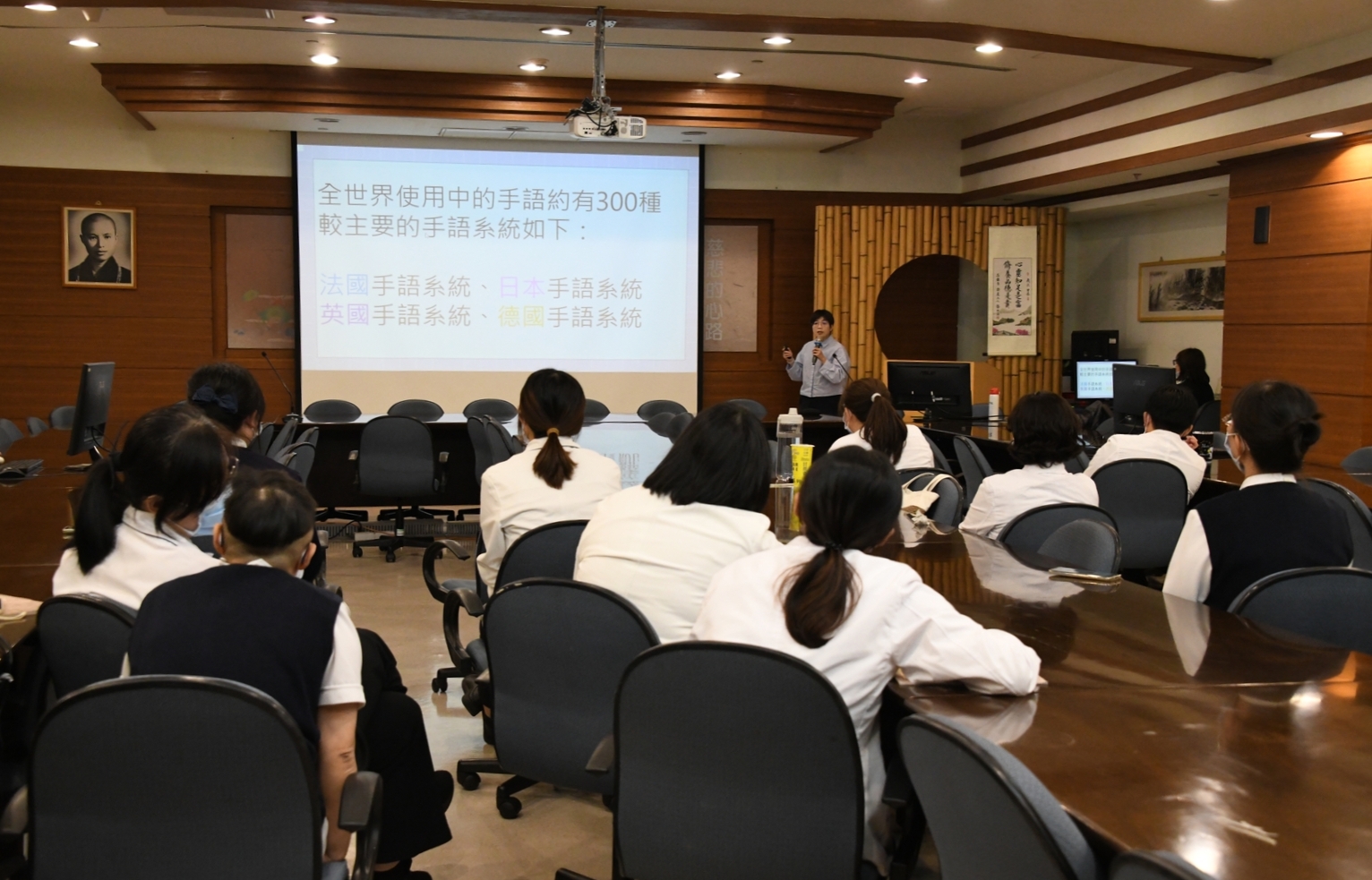 手語老師林怡君分享目前臺灣聾人的溝通困境