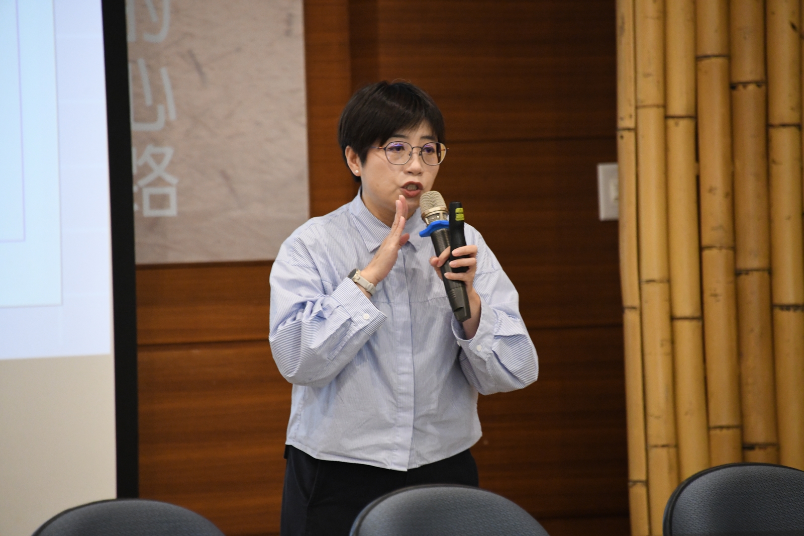 林怡君邀請學員思考在醫療場域中可以如何與聾人互動