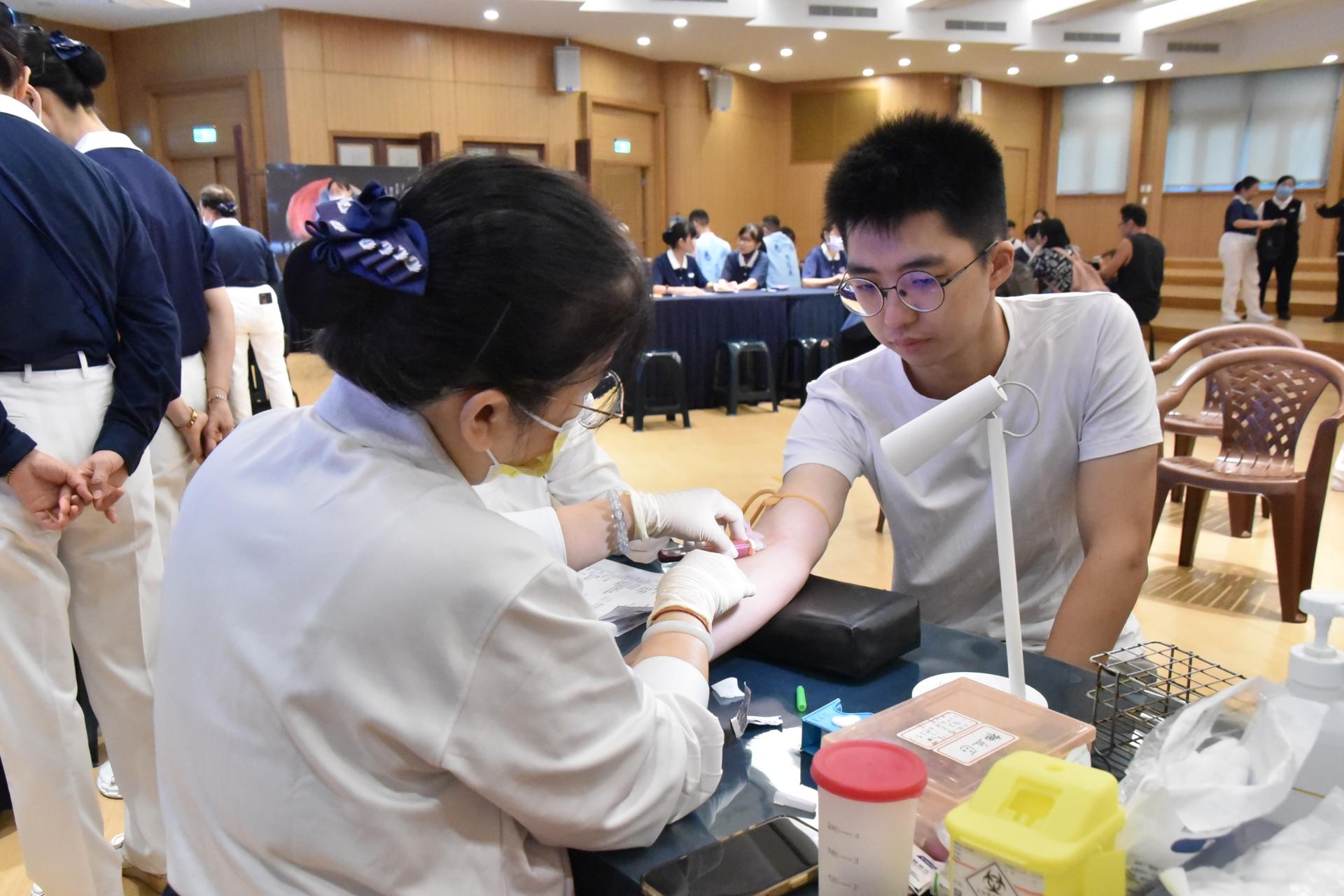 剛從臺灣大學醫學系畢業的侯冠竹表示,對於等待捐贈的人來說,這意義極其重大。他表示:「我認為這整體而言是一件非常有意義的事情。」