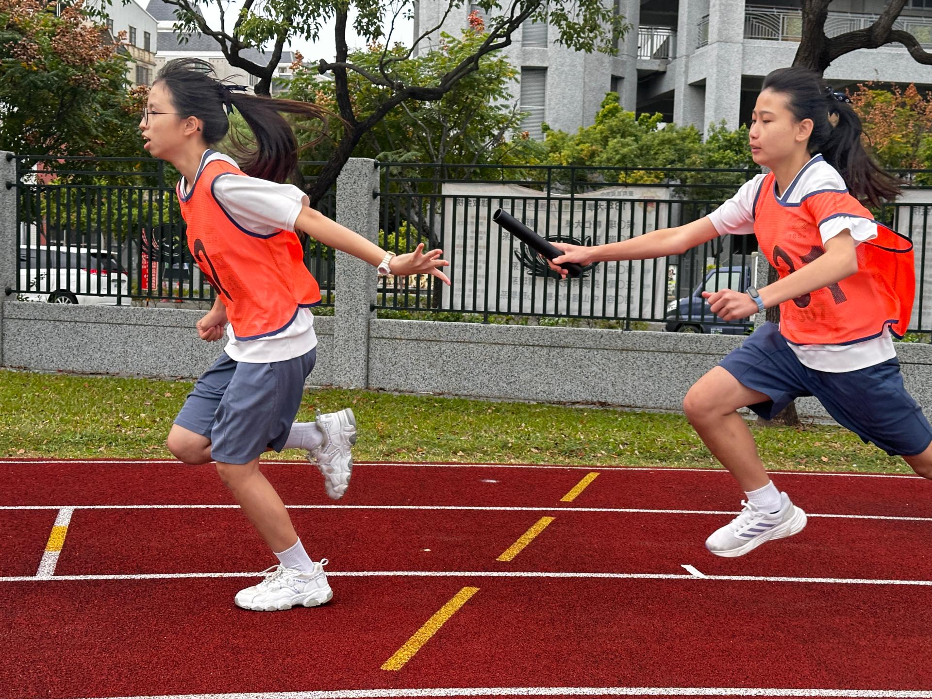 體育與心智教育雙軌並進臺南慈濟高中動靜合一培育全人素養,邀請各校參與12月5日南慈盃校際大隊接力邀請賽。