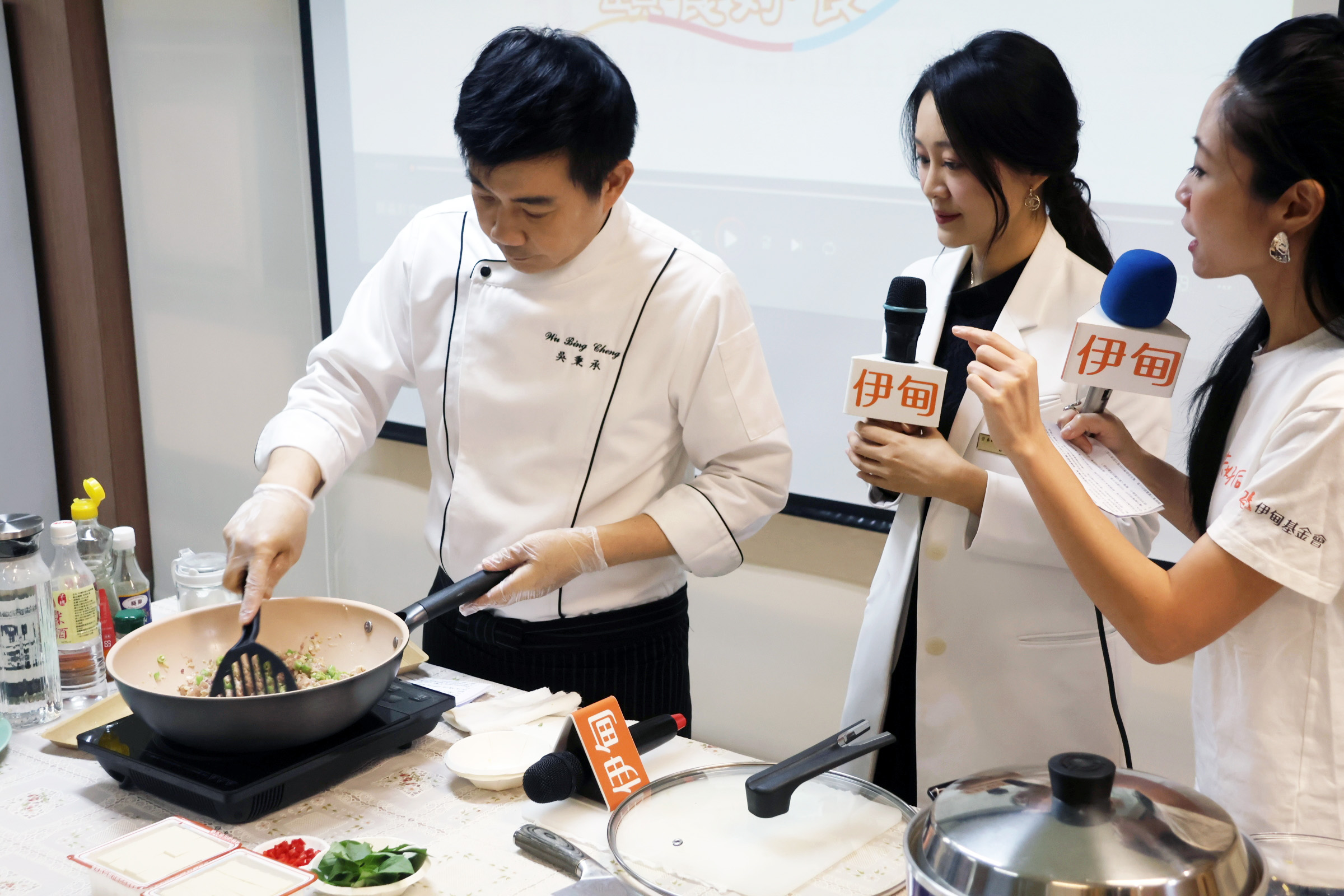 依食材特性調整烹調順序與方式，加上適當調味，就能料理出適合長輩的菜餚