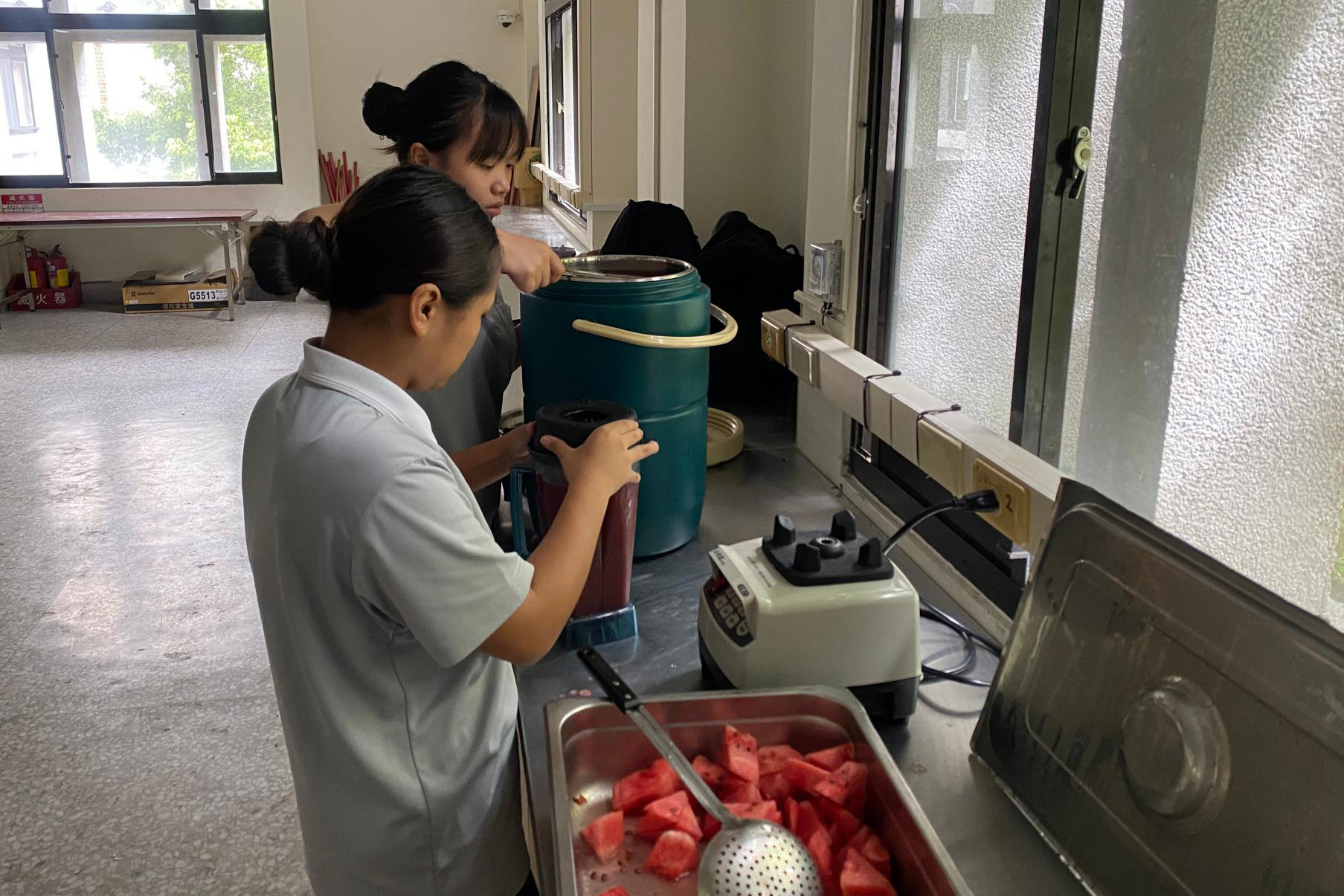 準備募心募愛的西瓜汁