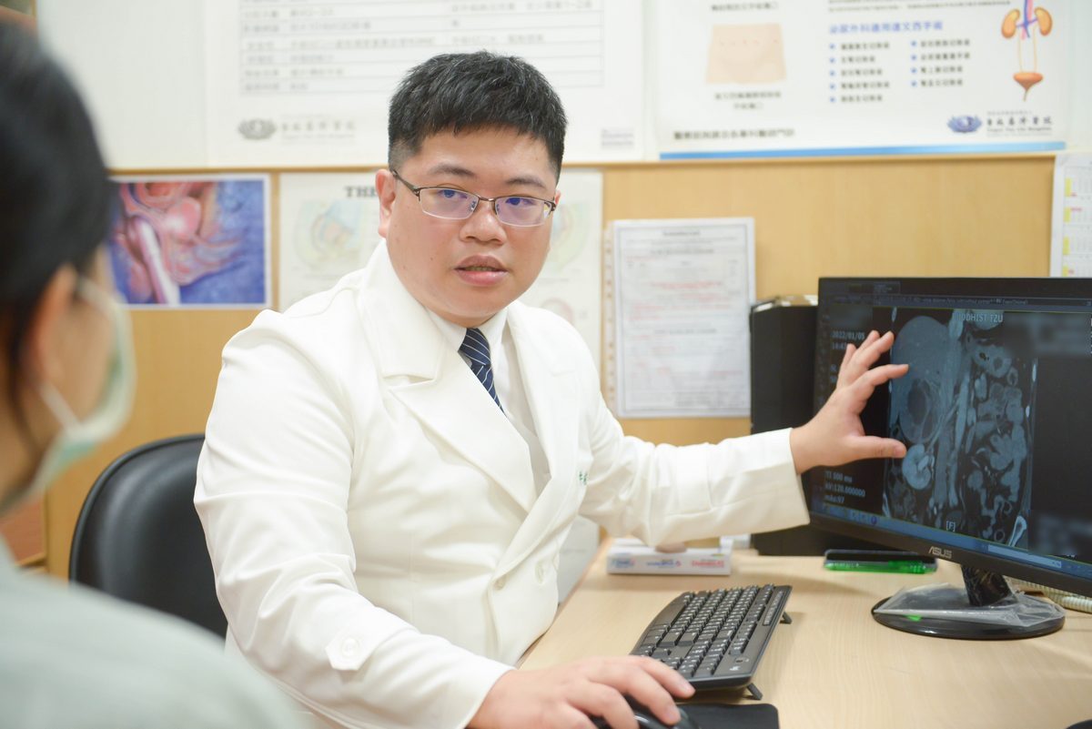 許竣凱醫師看診示意照。