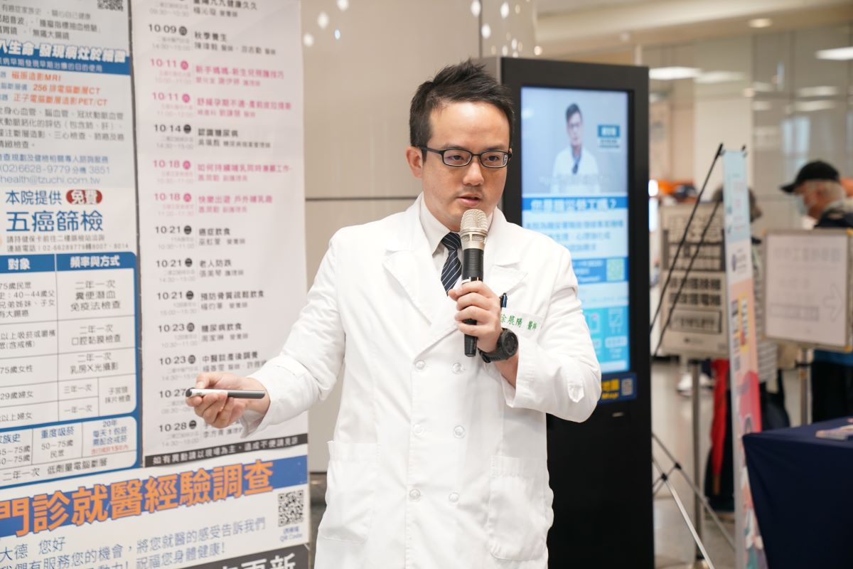 徐展陽醫師透過專業講座，介紹「微創雷射灼燒」與「微創閉合凝膠注射」靜脈曲張新療法。