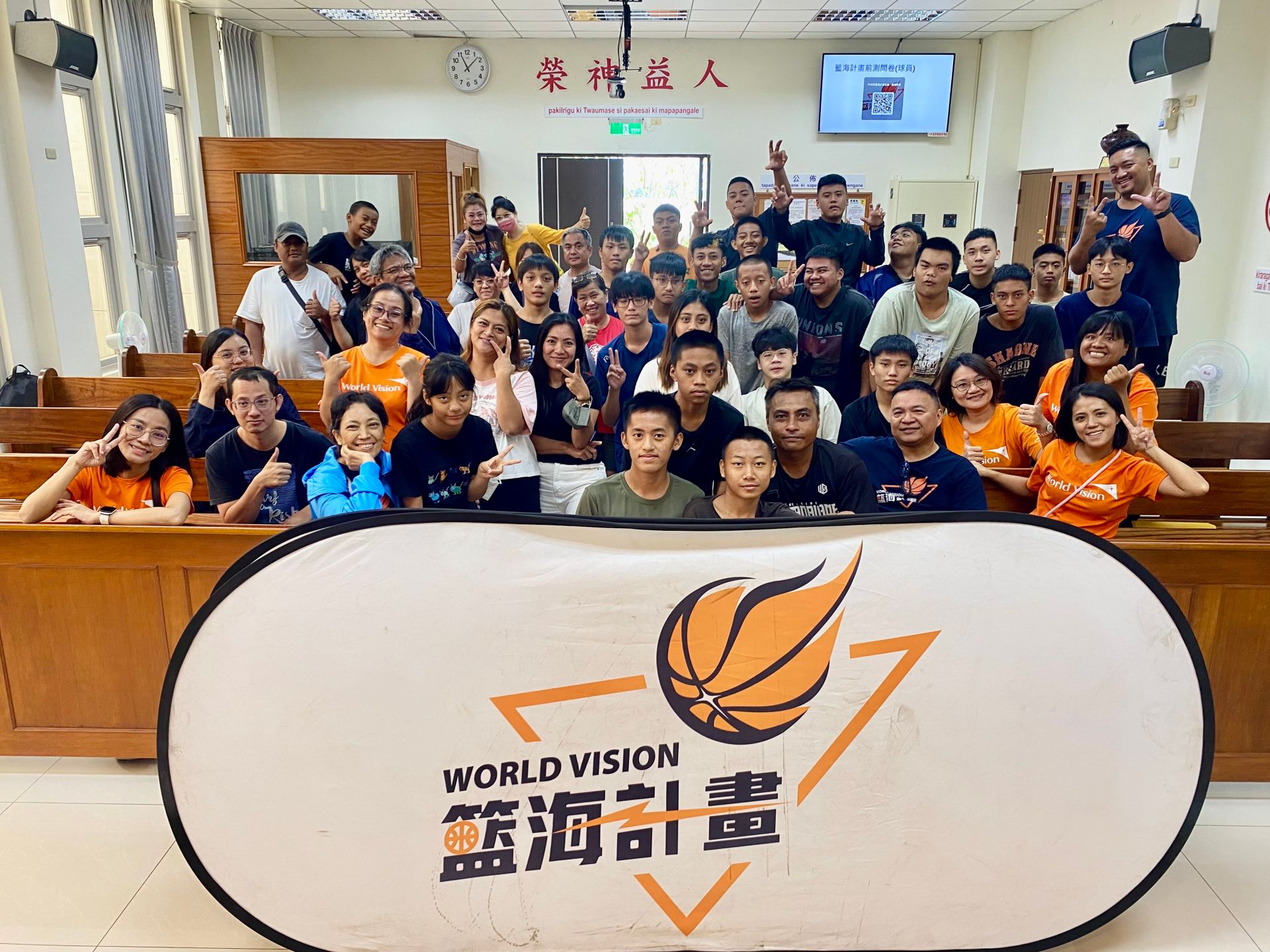 屏東籃海開訓說明會熱鬧非凡，家長與學員擠滿教會現場