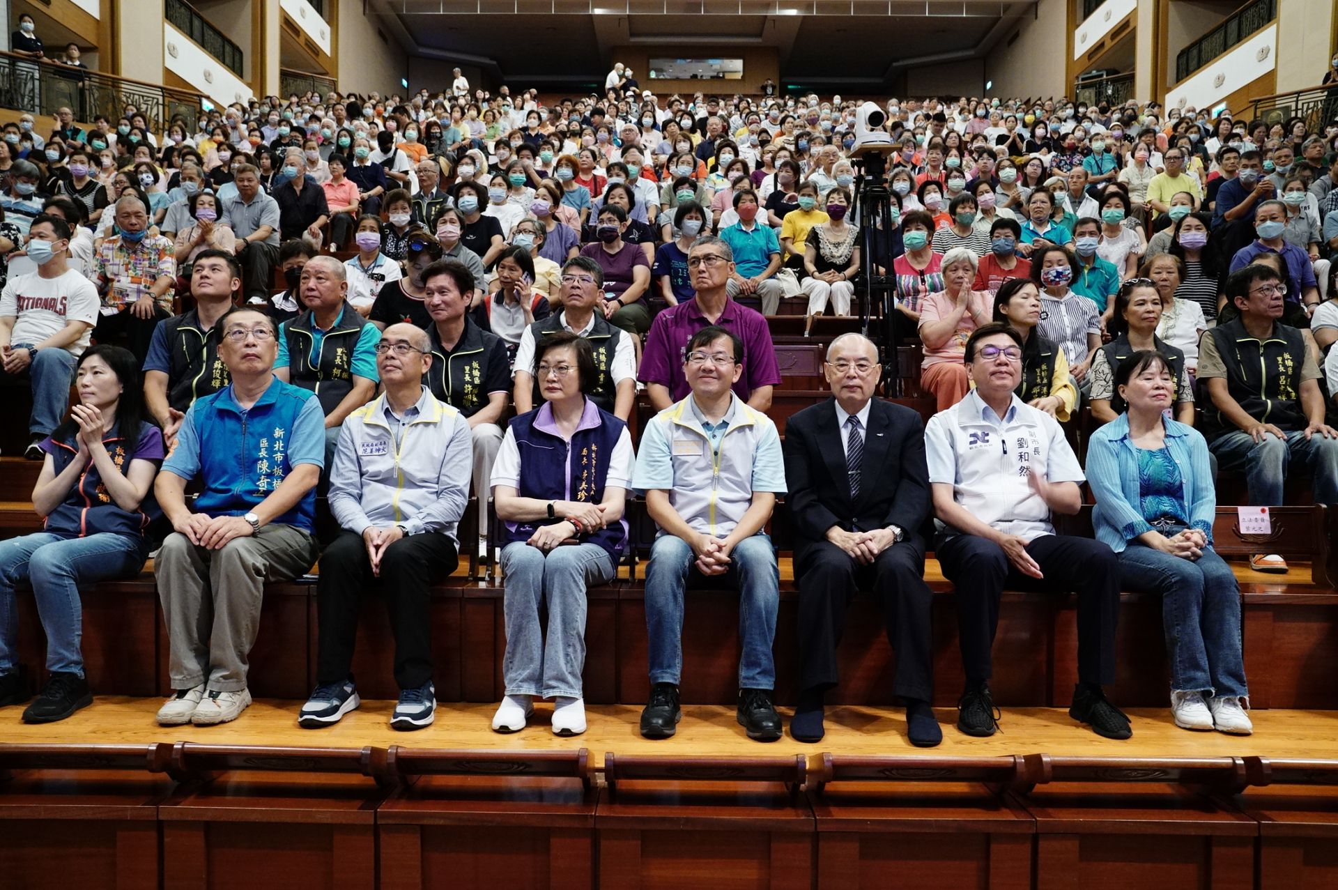 新北市府率團隊參與慈濟基金會於板橋園區舉辦七月吉祥月祈福會。