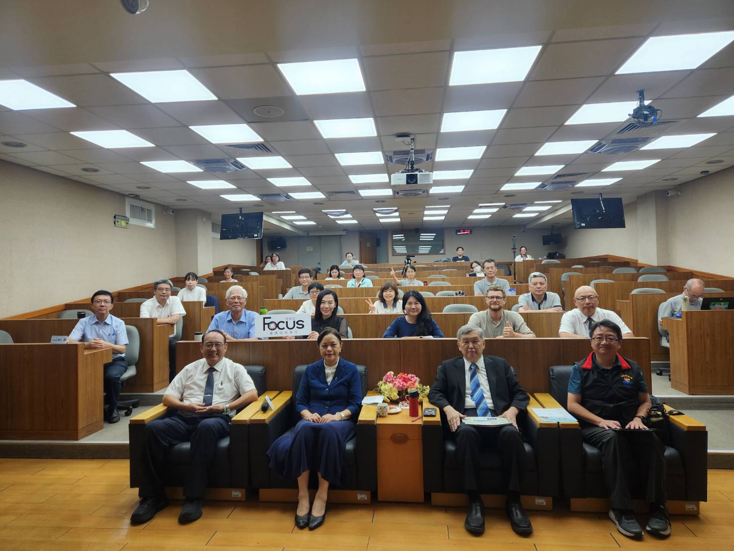 2025淨零永續論壇在慈大 產官學研跨域交流促合作